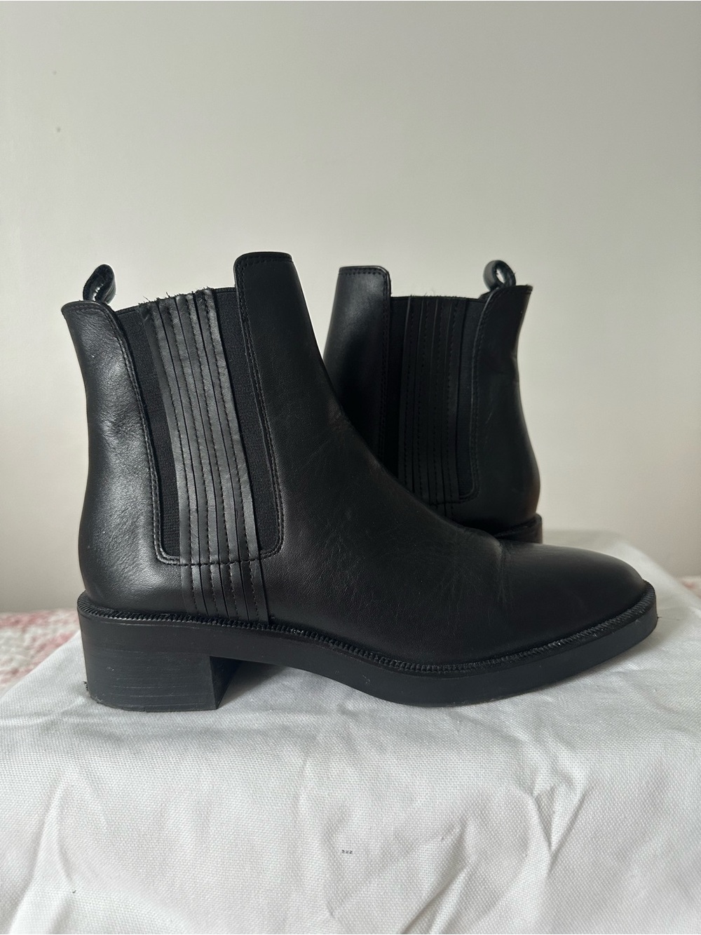 Zara black leather Chelsea boots with elastic side panels size 6.5 / 37